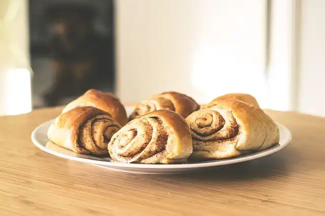 cinnamon-bun image