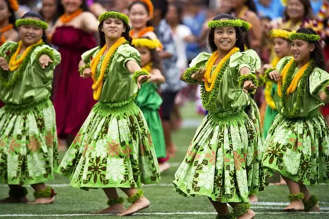 hula-dancing image